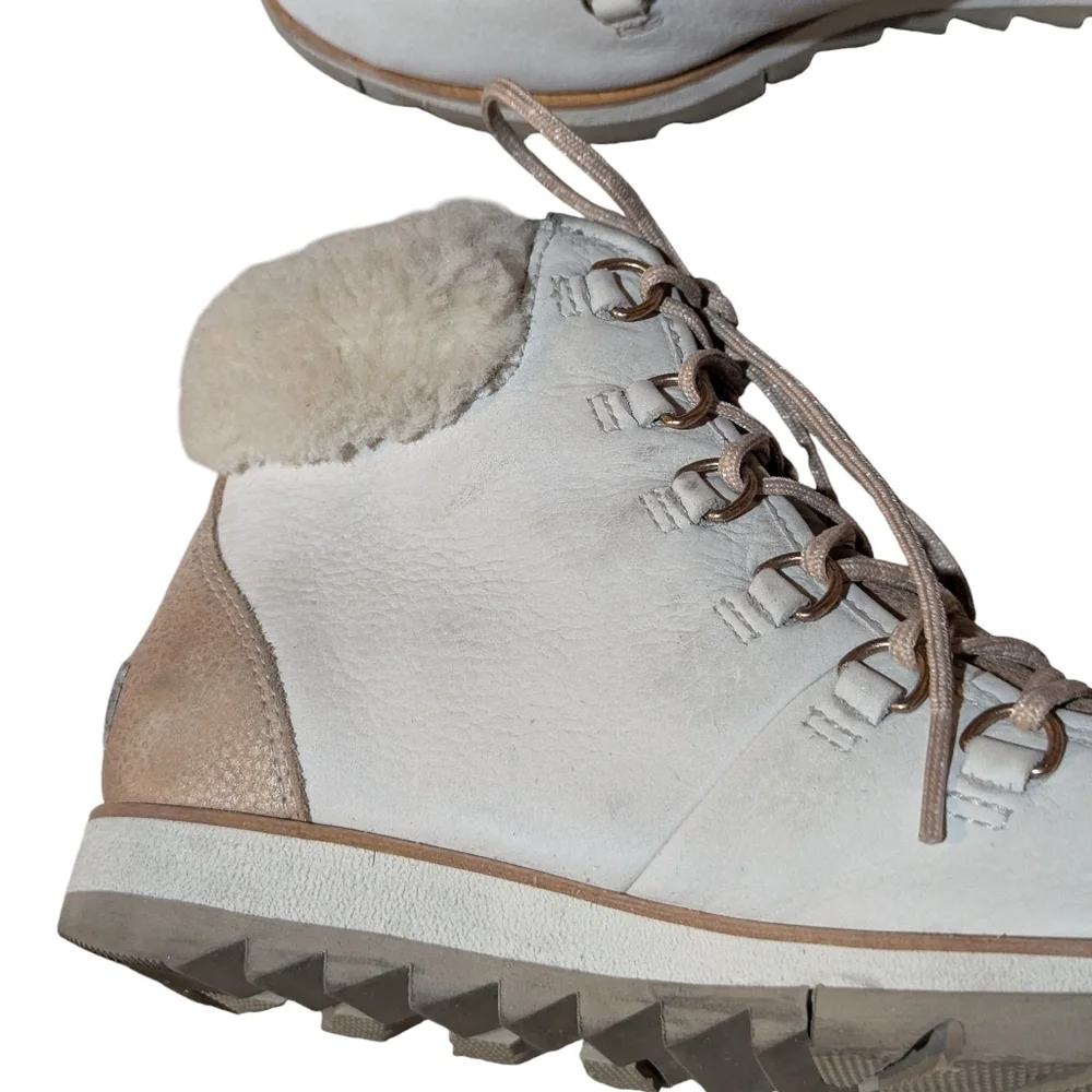 Sorel Harlow Winter Boots Metalic Rose Gold And Leather size 7 Waterproof